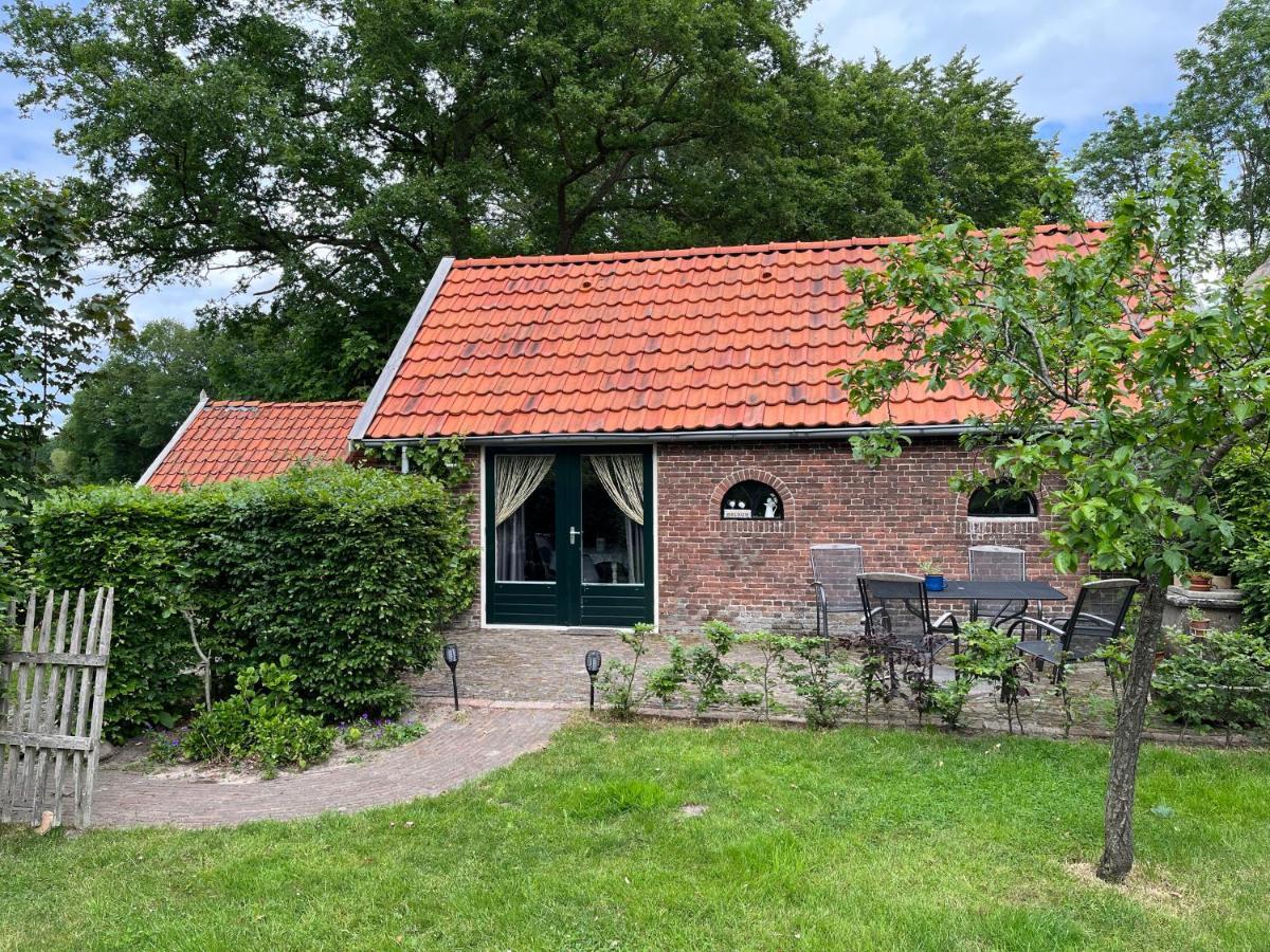 Landelijk Gelegen Huisje Op Erf Veeningen Bagian luar foto