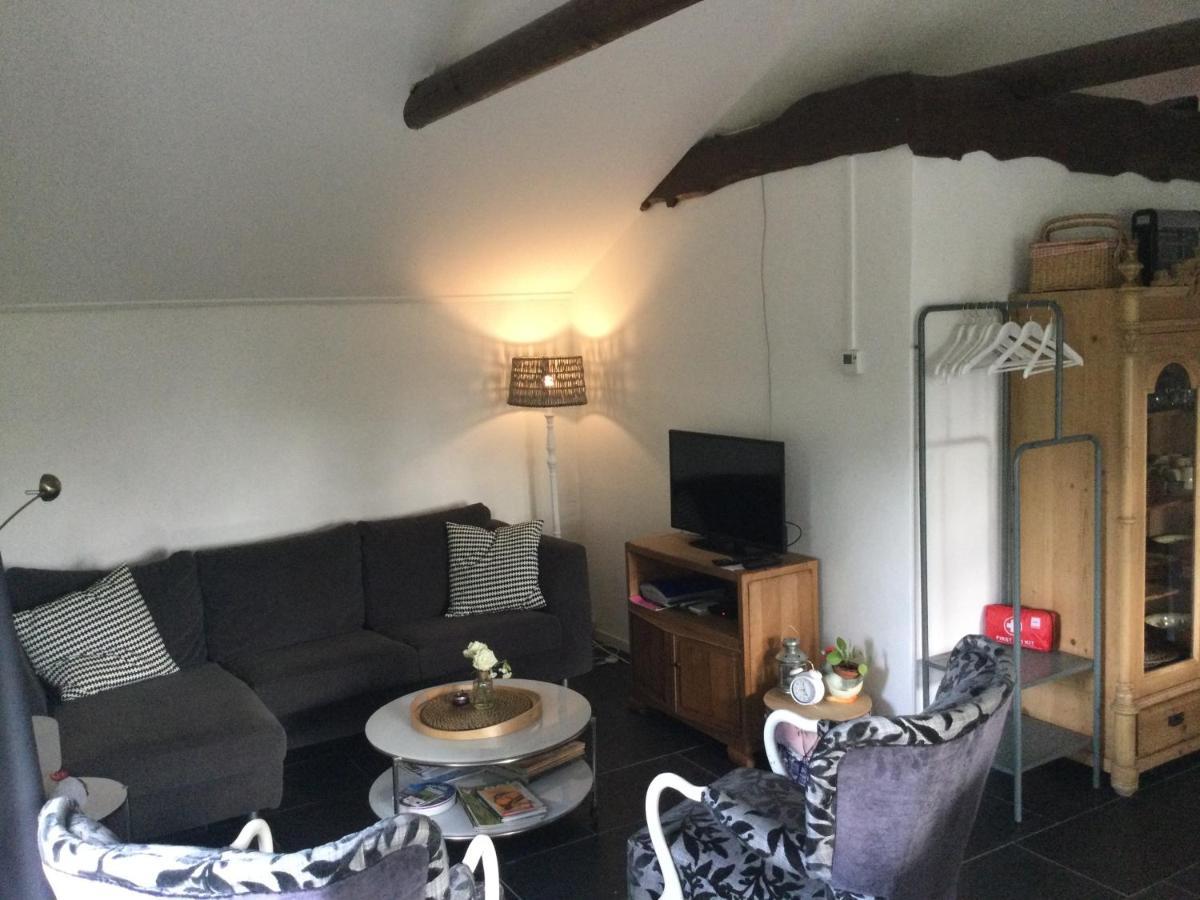Landelijk Gelegen Huisje Op Erf Veeningen Bagian luar foto