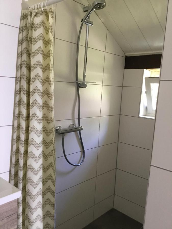 Landelijk Gelegen Huisje Op Erf Veeningen Bagian luar foto