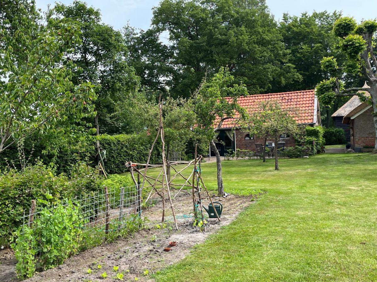 Landelijk Gelegen Huisje Op Erf Veeningen Bagian luar foto