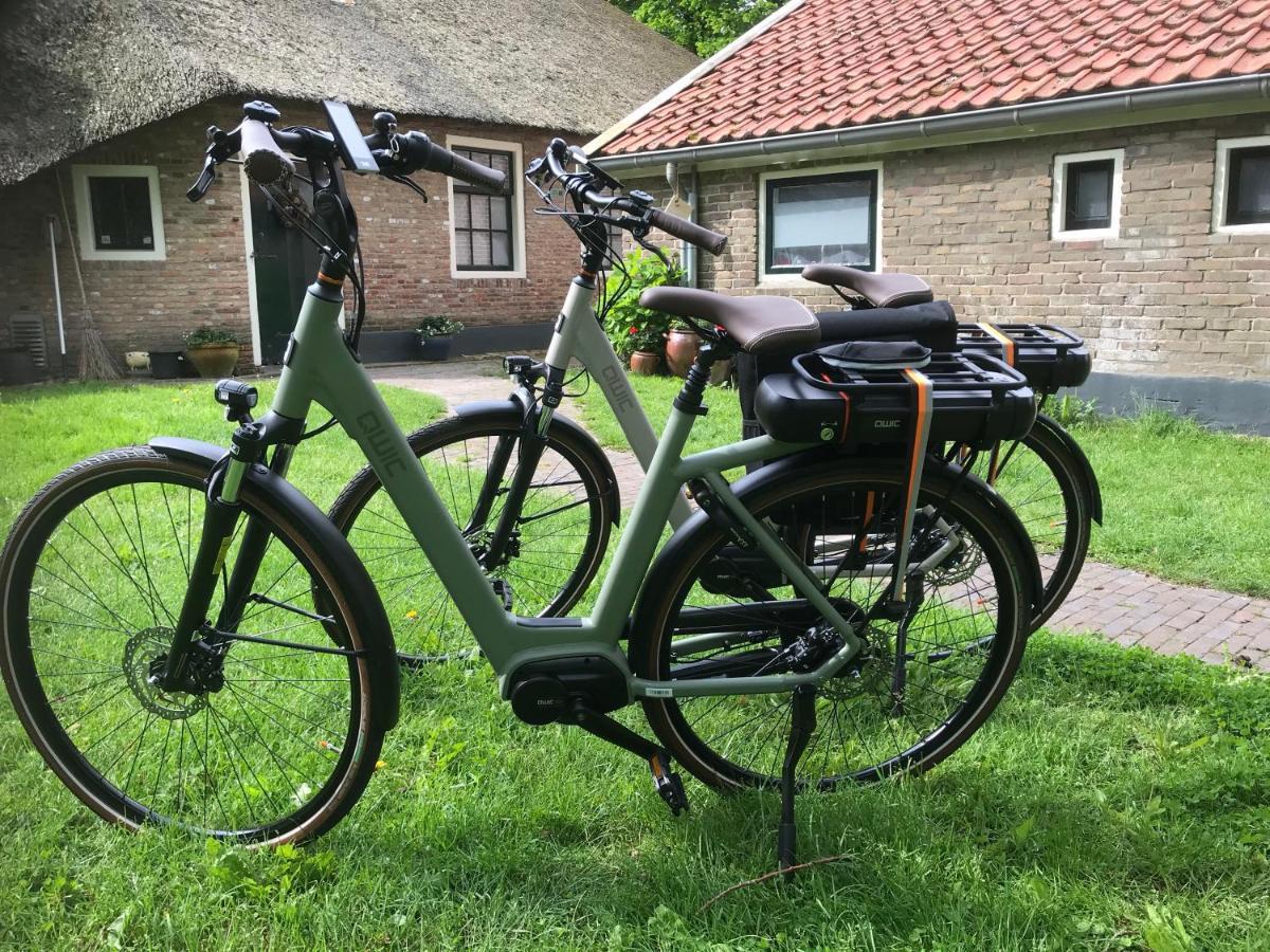 Landelijk Gelegen Huisje Op Erf Veeningen Bagian luar foto