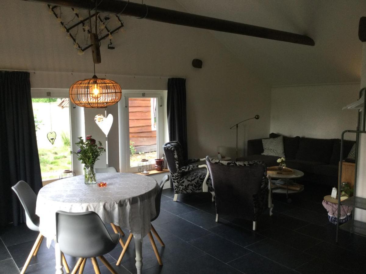 Landelijk Gelegen Huisje Op Erf Veeningen Bagian luar foto